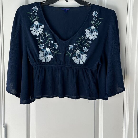 Embroidered Floral Navy Blue Peplum Blouse Medium Aeropostale Rayon Womens Top - Picture 1 of 11